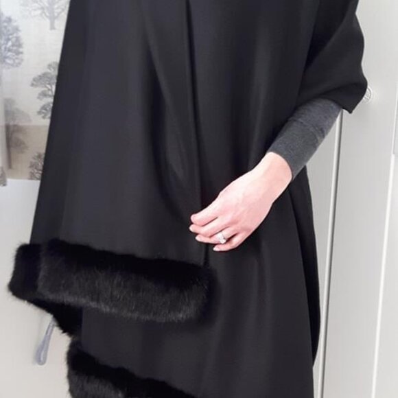 Wool Stole with Real Fur Black - Picture 7 of 7